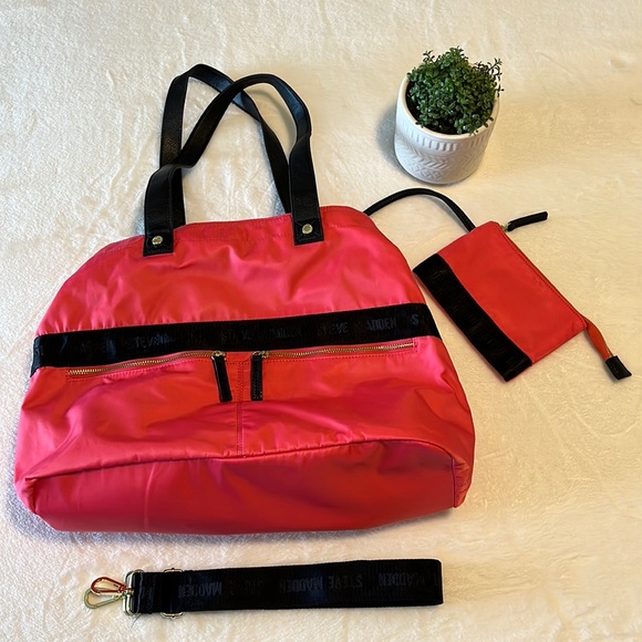 Steve Madden Weekender - Picture 1 of 7